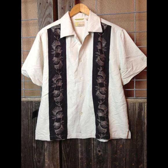 Cubavera Men's Size M Shirt Button Front Embroidered - Picture 2 of 3